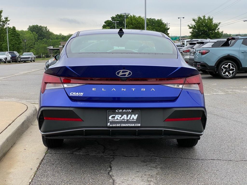 2024 Hyundai ELANTRA SE