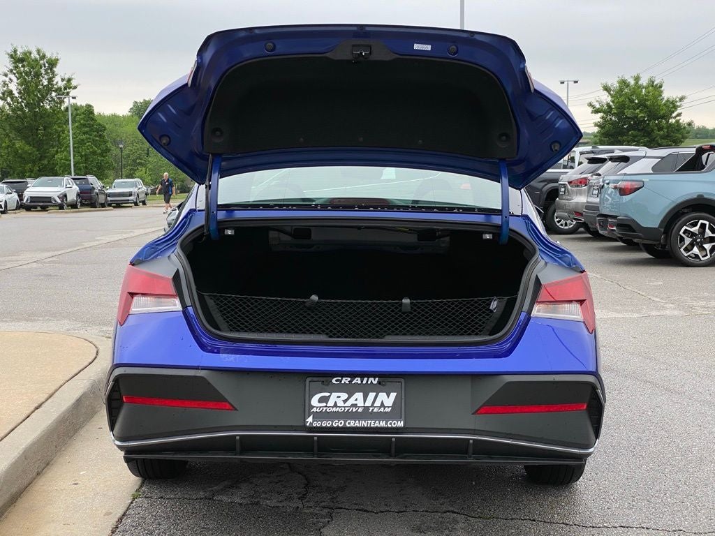 2024 Hyundai ELANTRA SE