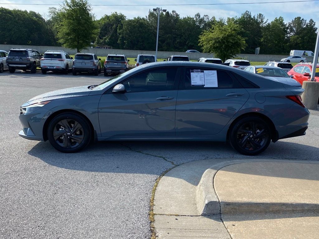 2022 Hyundai ELANTRA SEL