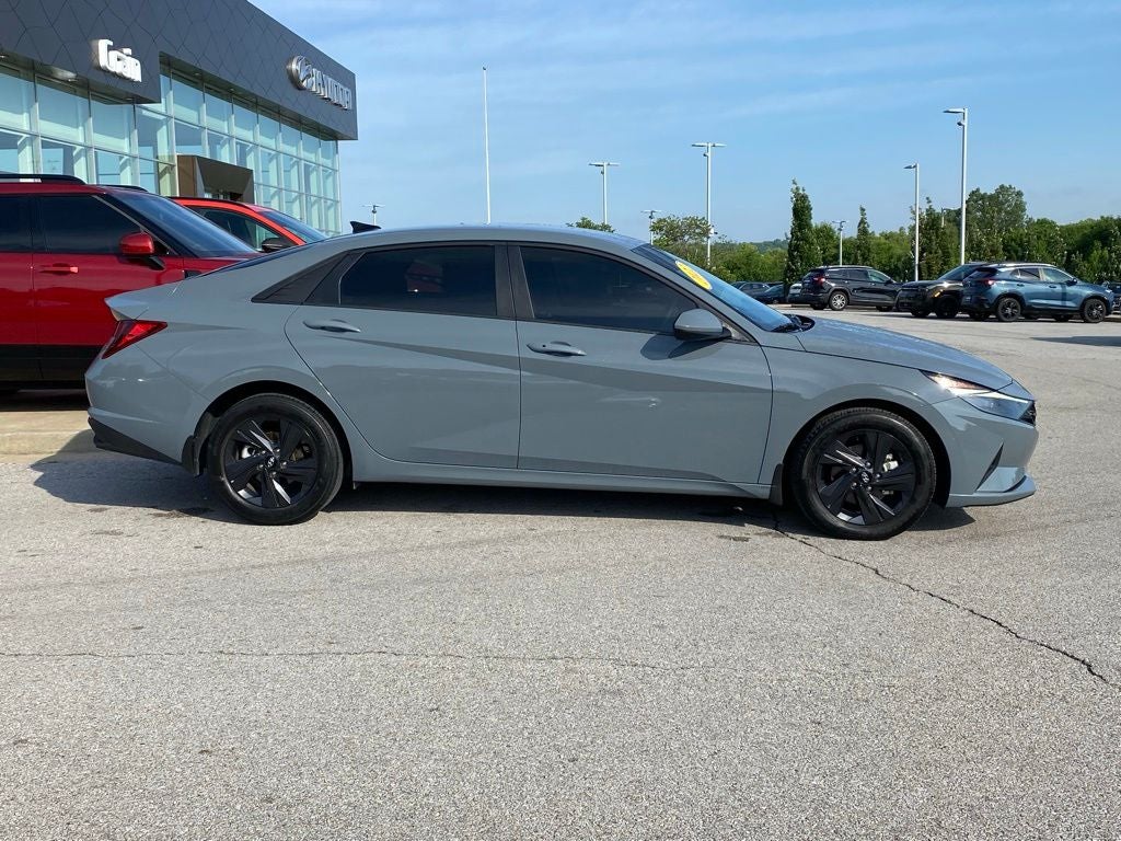 2022 Hyundai ELANTRA SEL