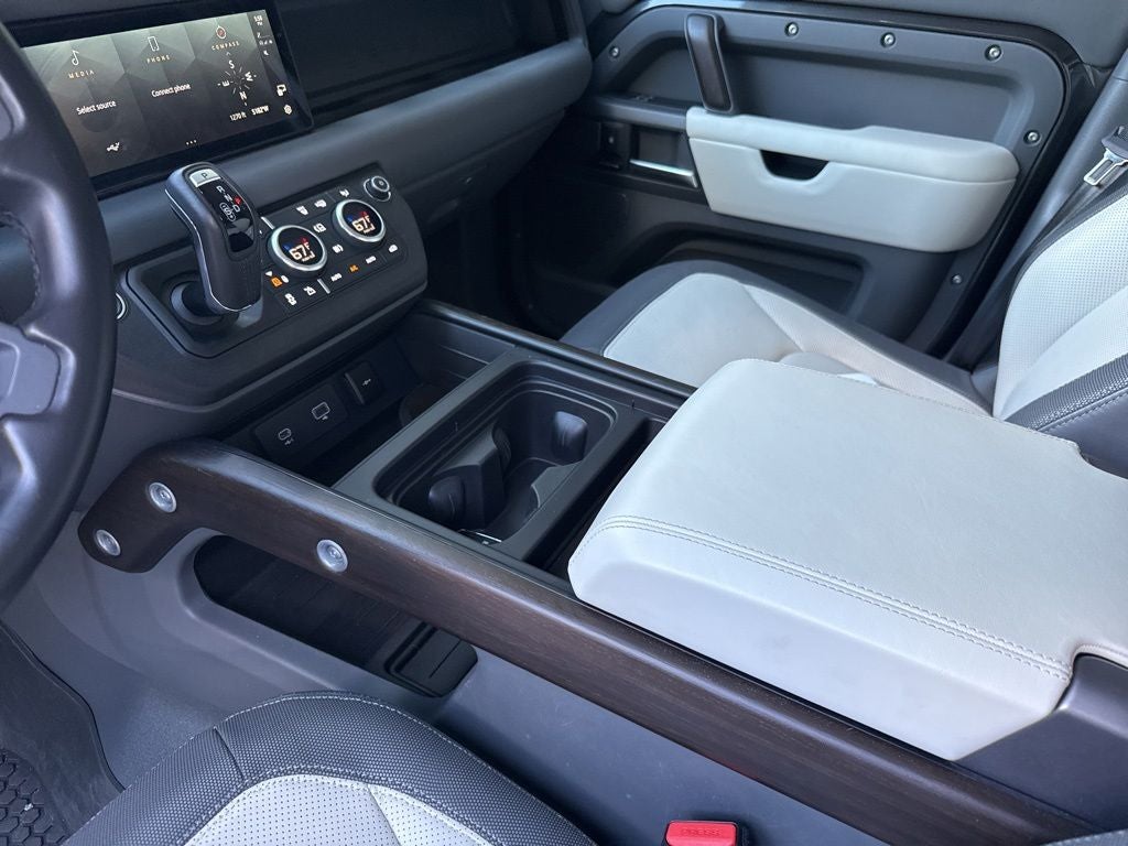 2024 Land Rover Defender 110 X-Dynamic SE