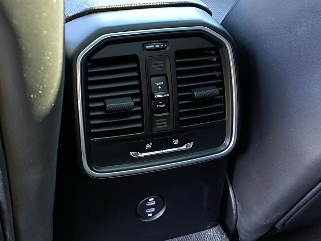 2022 Porsche Macan Base