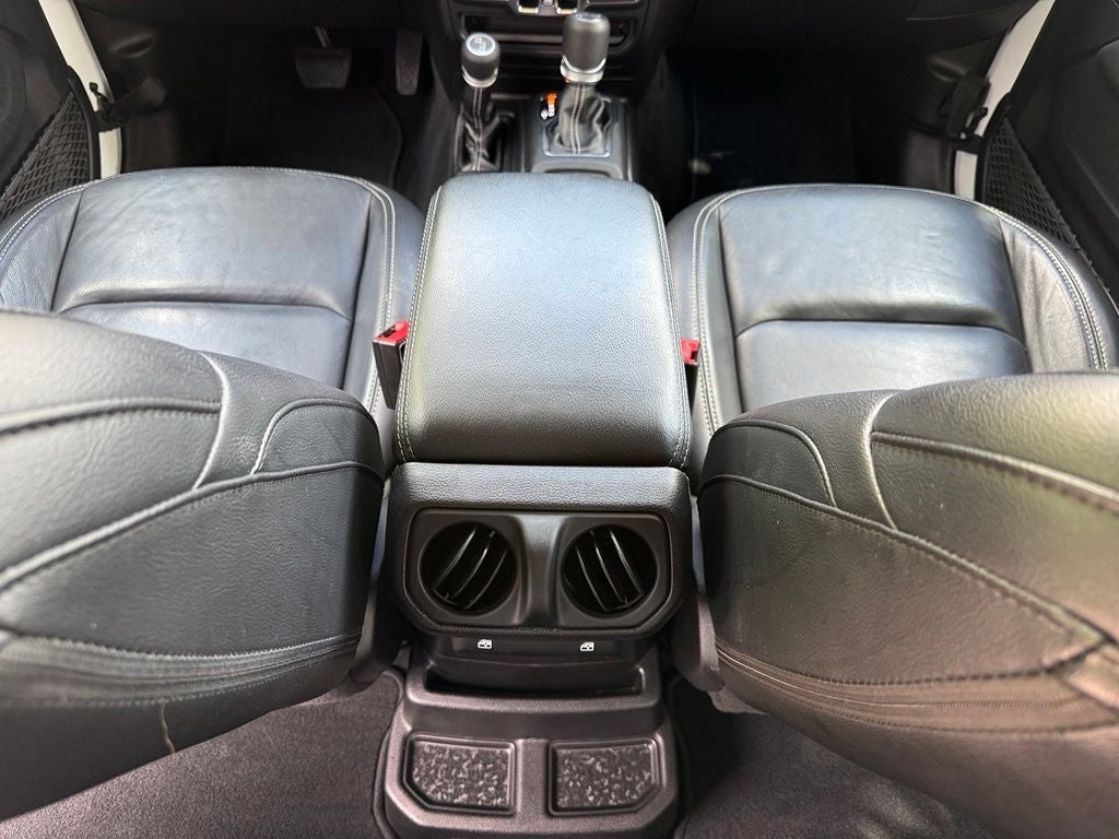 2019 Jeep Wrangler Unlimited Sahara - 4WD / CLEAN CARFAX / DANA AXLE