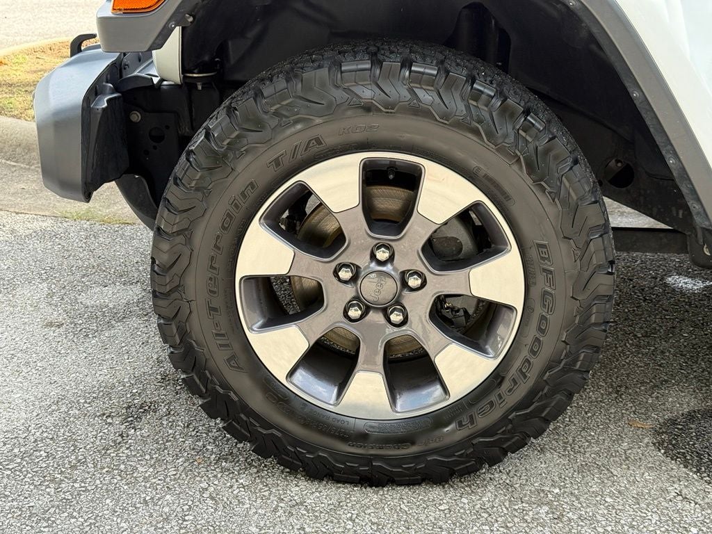 2019 Jeep Wrangler Unlimited Sahara - 4WD / CLEAN CARFAX / DANA AXLE