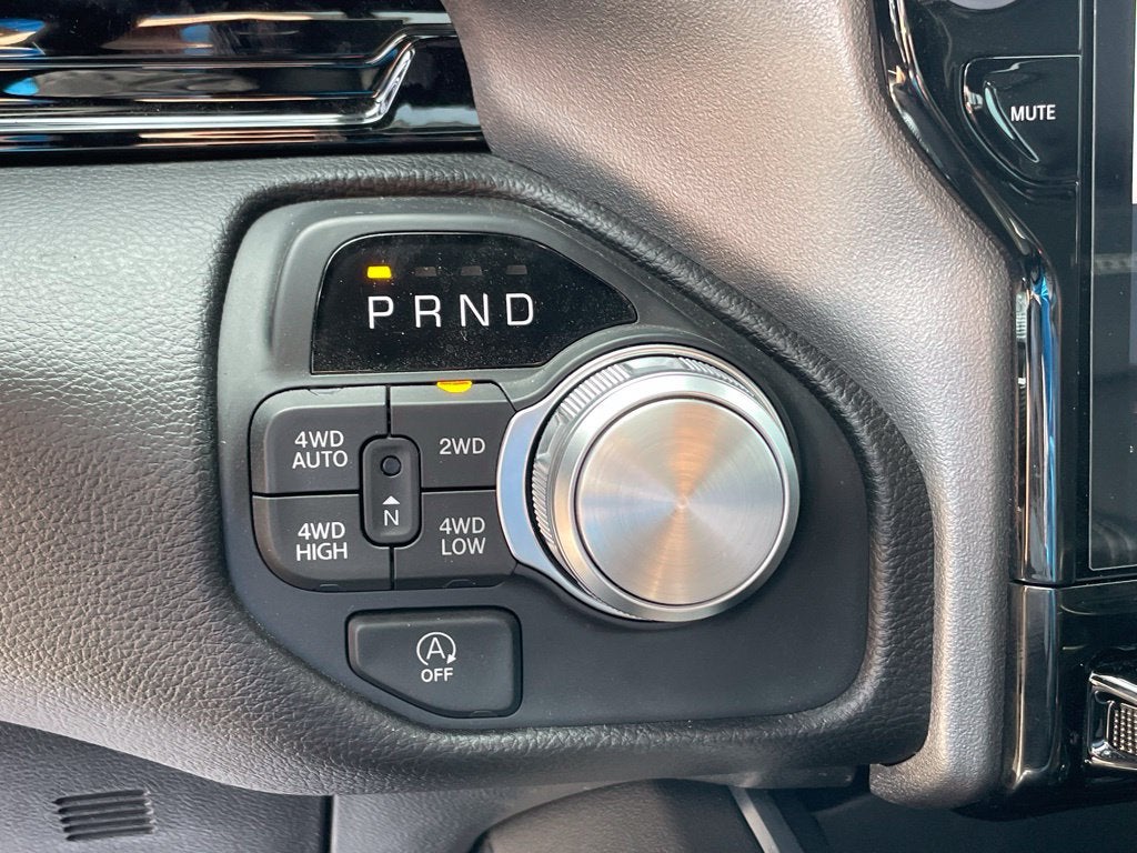 2025 RAM 1500 Laramie - 4WD / LEVEL 2 / NIGHT EDITION