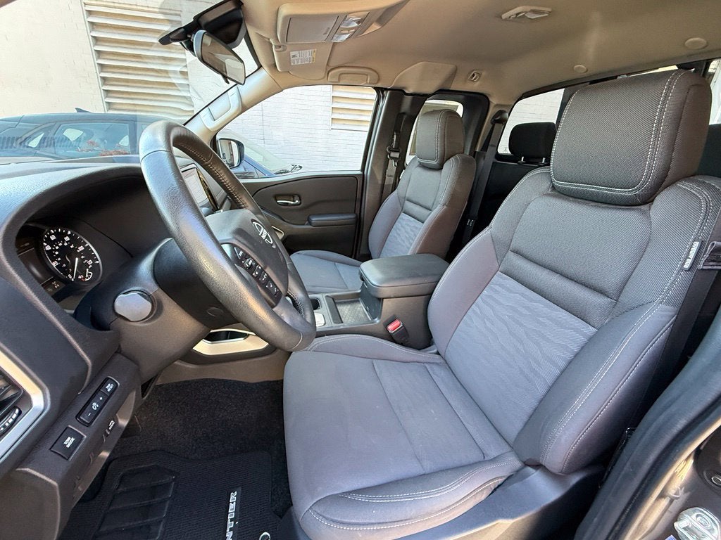 2024 Nissan Frontier SV