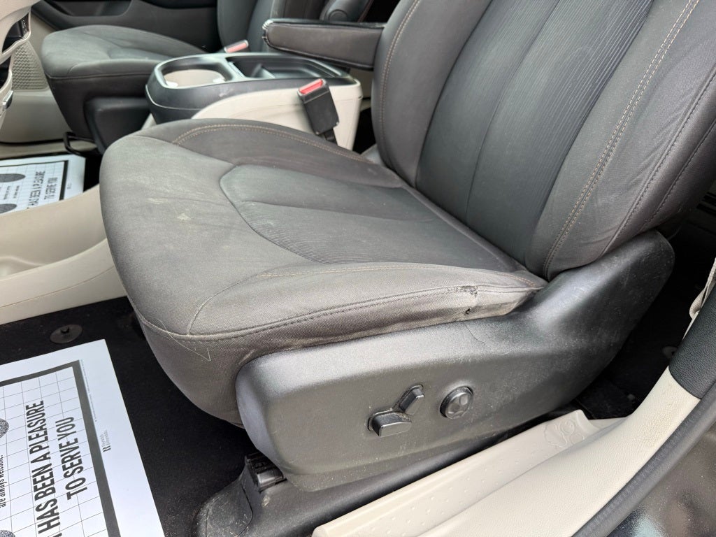 2017 Chrysler Pacifica Touring L LOW PRICED VAN!