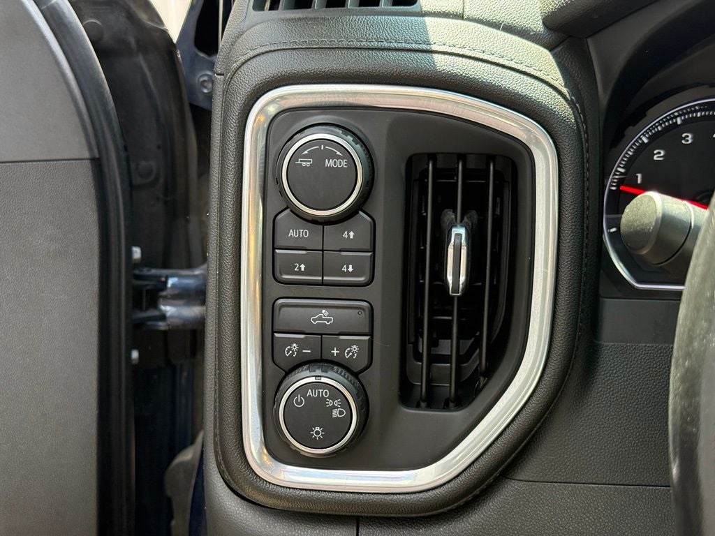 2021 Chevrolet Silverado 1500 LT - 4WD / CLEAN CARFAX HISTORY