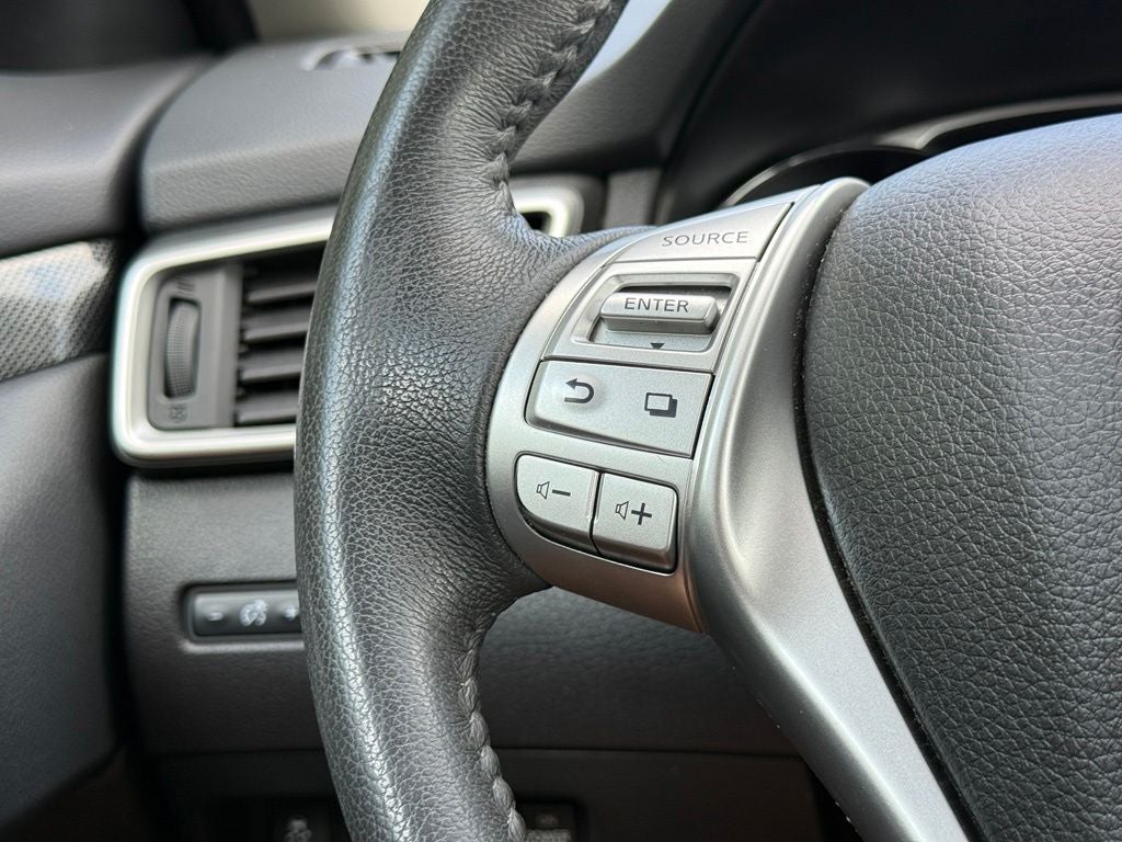 2016 Nissan Rogue SL - AWD / PANORAMIC SUNROOF