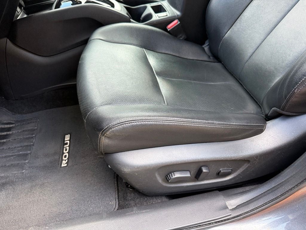 2016 Nissan Rogue SL - AWD / PANORAMIC SUNROOF
