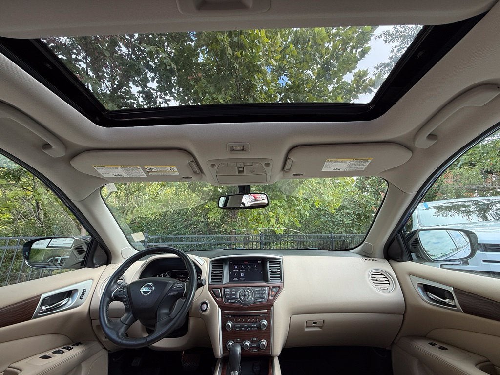 2017 Nissan Pathfinder Platinum - 4WD / DUAL SUNROOF / CLEAN CARFAX