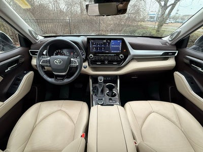 2022 Toyota Highlander Platinum