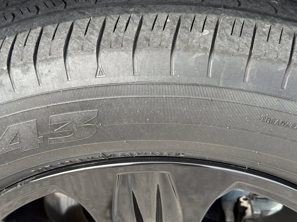 2025 Toyota Highlander XLE - AWD / SUNROOF / CLEAN CARFAX
