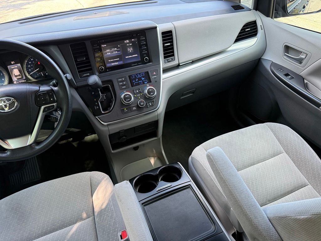 2018 Toyota Sienna LE 8 Passenger