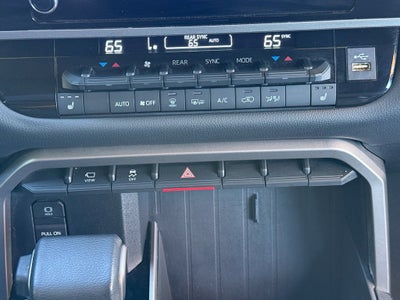2025 Toyota Sequoia SR5 - 4WD / SUNROOF / CLEAN CARFAX