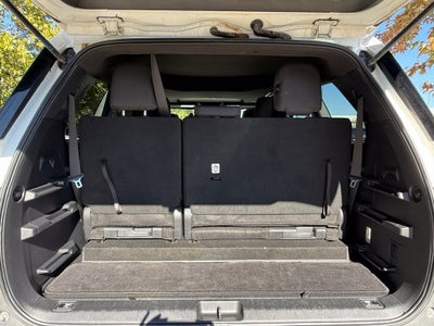2025 Toyota Sequoia SR5 - 4WD / SUNROOF / CLEAN CARFAX