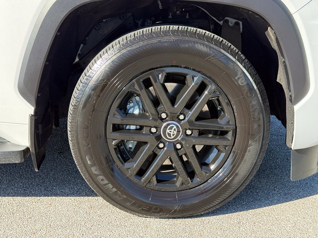 2025 Toyota Sequoia SR5 - 4WD / SUNROOF / CLEAN CARFAX