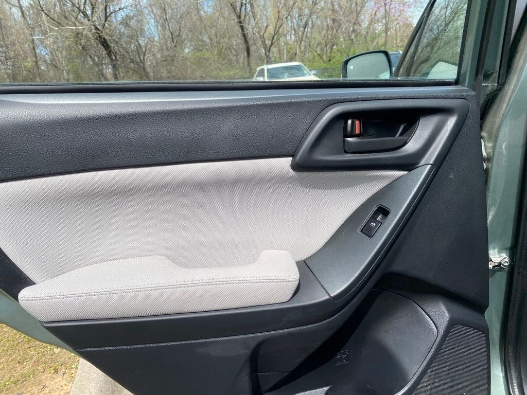 2015 Subaru Forester 2.5i