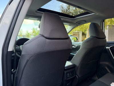 2022 Toyota RAV4 Hybrid XLE - AWD | SUNROOF | CLEAN CARFAX