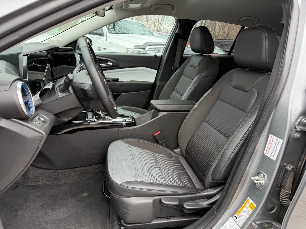 2025 Chevrolet Trax LT CLEAN CARFAX