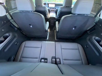 2027 Hyundai PALISADE SEL 7 Passenger