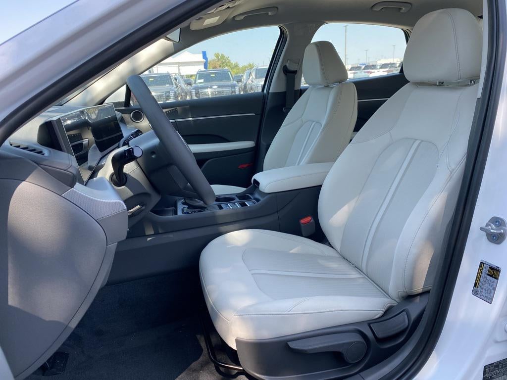 2025 Hyundai SONATA SE