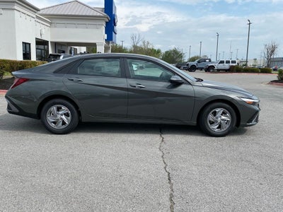 2026 Hyundai ELANTRA SE