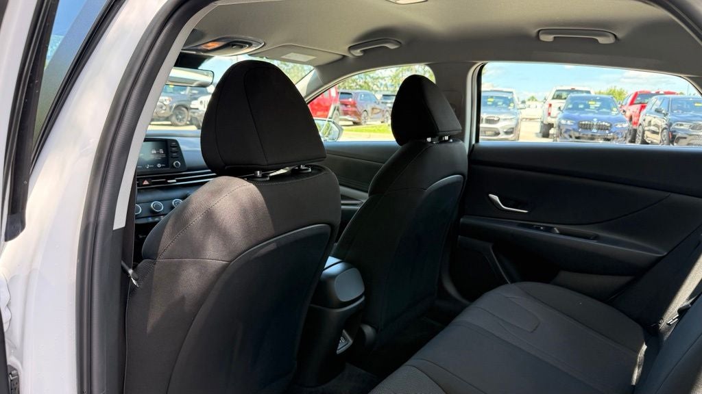 2025 Hyundai ELANTRA SE