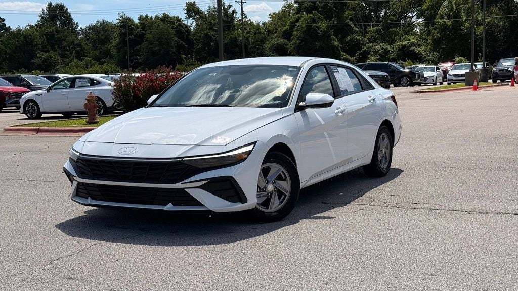 2025 Hyundai ELANTRA SE