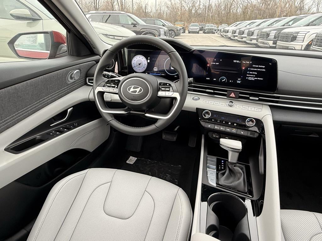 2025 Hyundai ELANTRA Limited