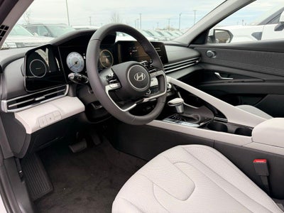 2025 Hyundai ELANTRA Limited