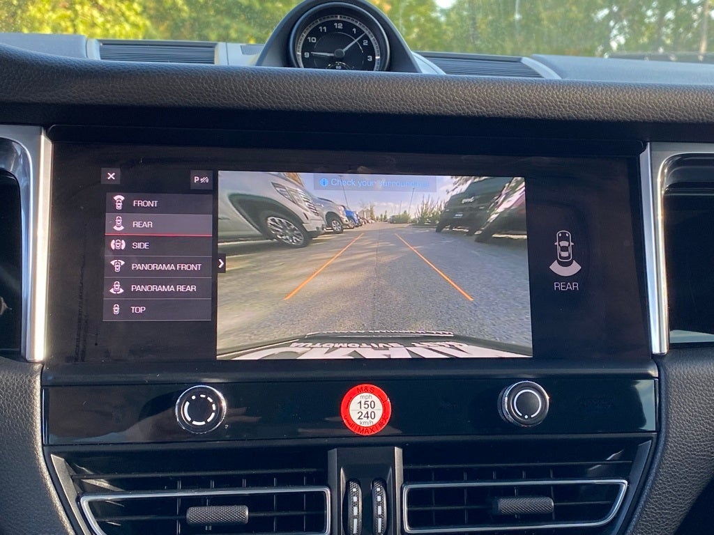 2022 Porsche Macan Base AWD / PANO ROOF / CLEAN CARFAX