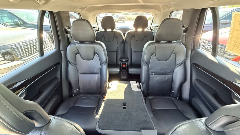 2018 Volvo XC90 T6 Momentum