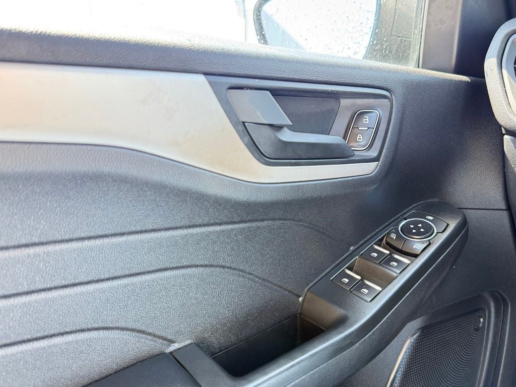 2022 Ford Escape Hybrid SE