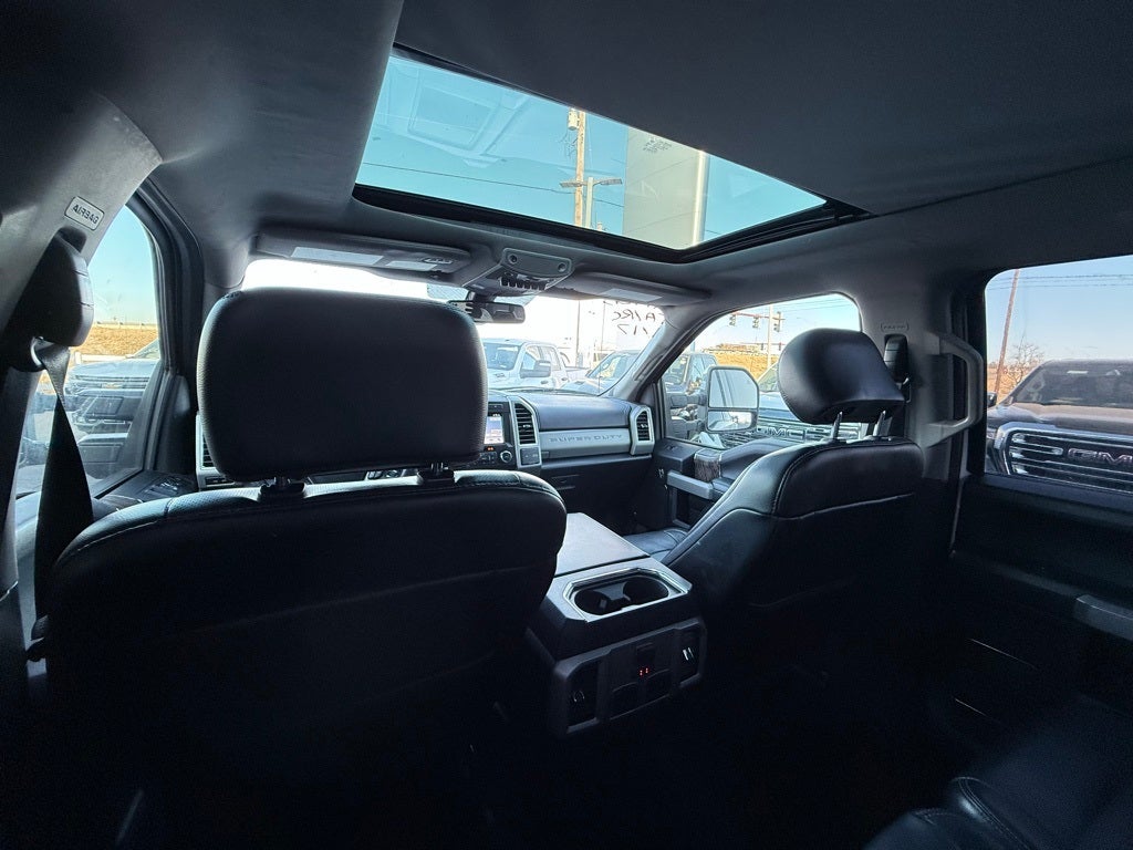 2018 Ford F-350SD Lariat Hard loaded!!