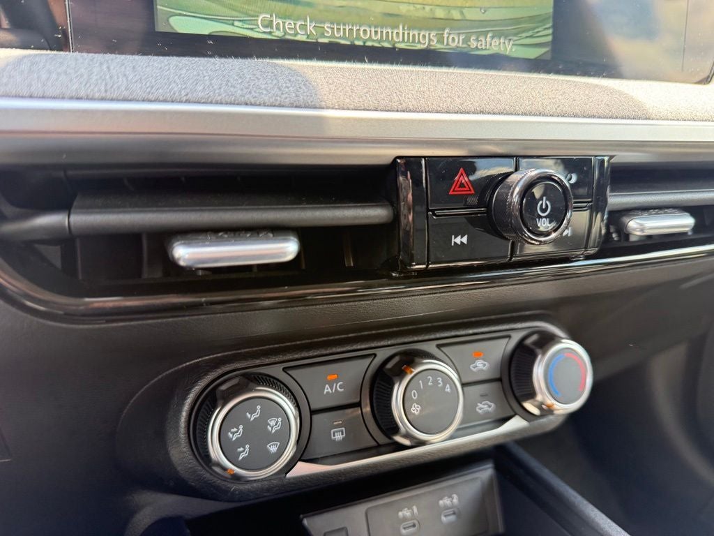 2025 Nissan Kicks SV