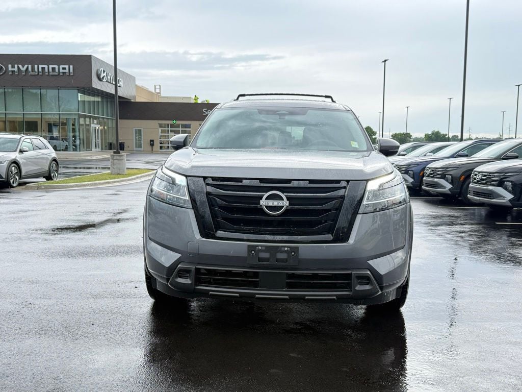 2022 Nissan Pathfinder SV