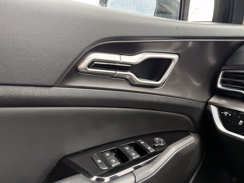 2024 Kia Sportage EX - Photo 11