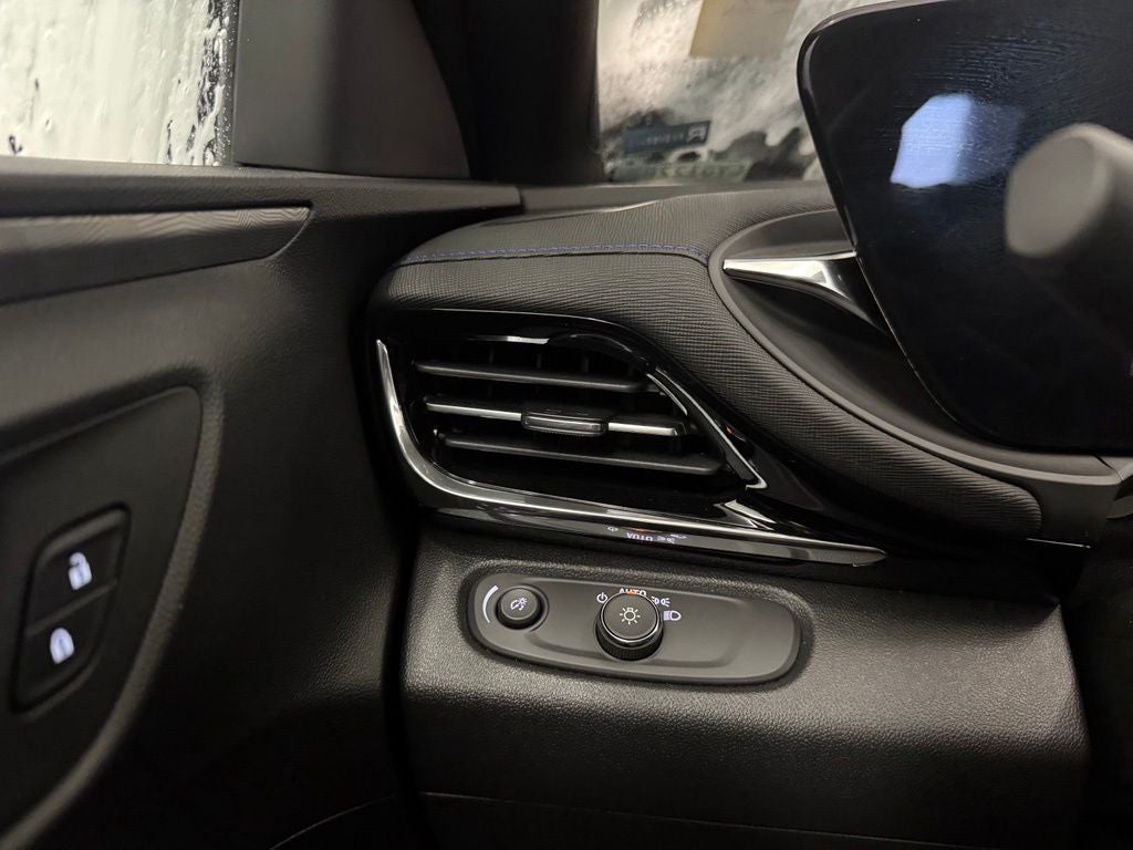 2025 Buick Envista Sport Touring - Photo 11