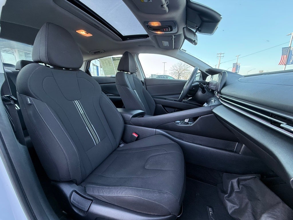 2024 Hyundai ELANTRA SEL 1 OWNER CLEAN CAR FAX