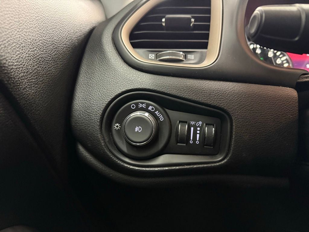 2016 Jeep Renegade Limited - Photo 11