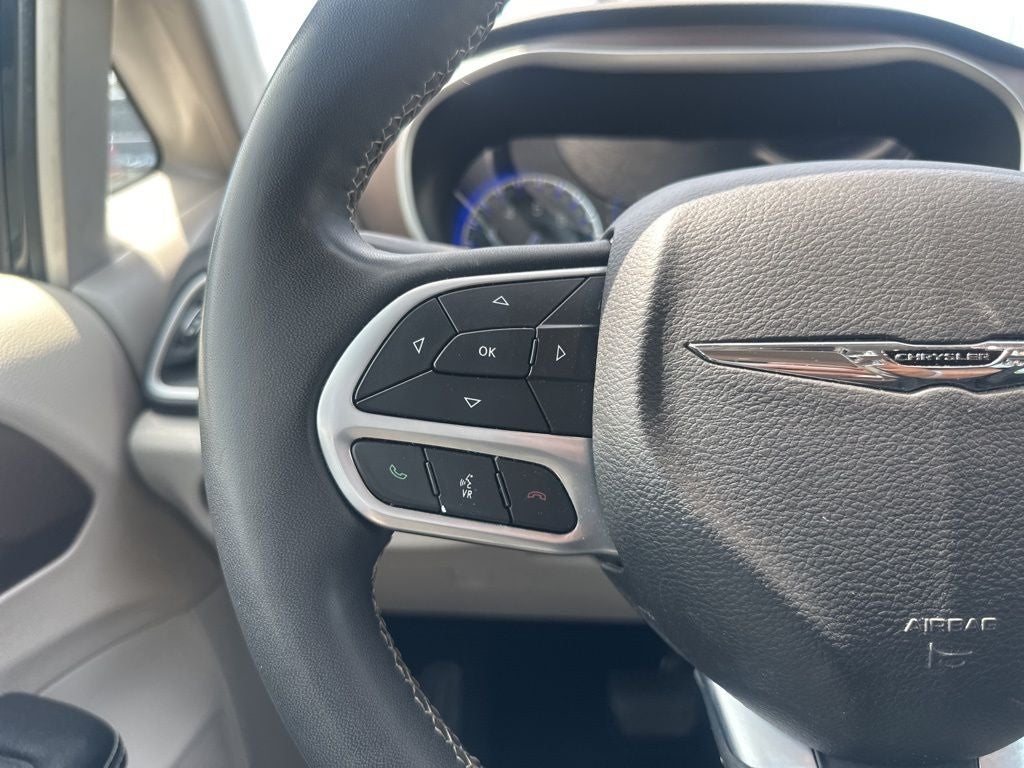 2022 Chrysler Voyager LX 1-Owner / Power Liftgate / Apple CarPlay/Android A