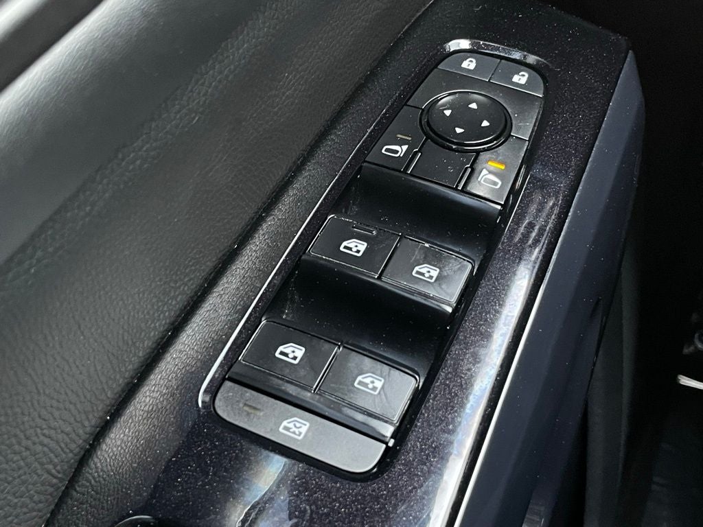 2022 Nissan Pathfinder SV 1-Owner / NissanConnect featuring Apple CarPlay an