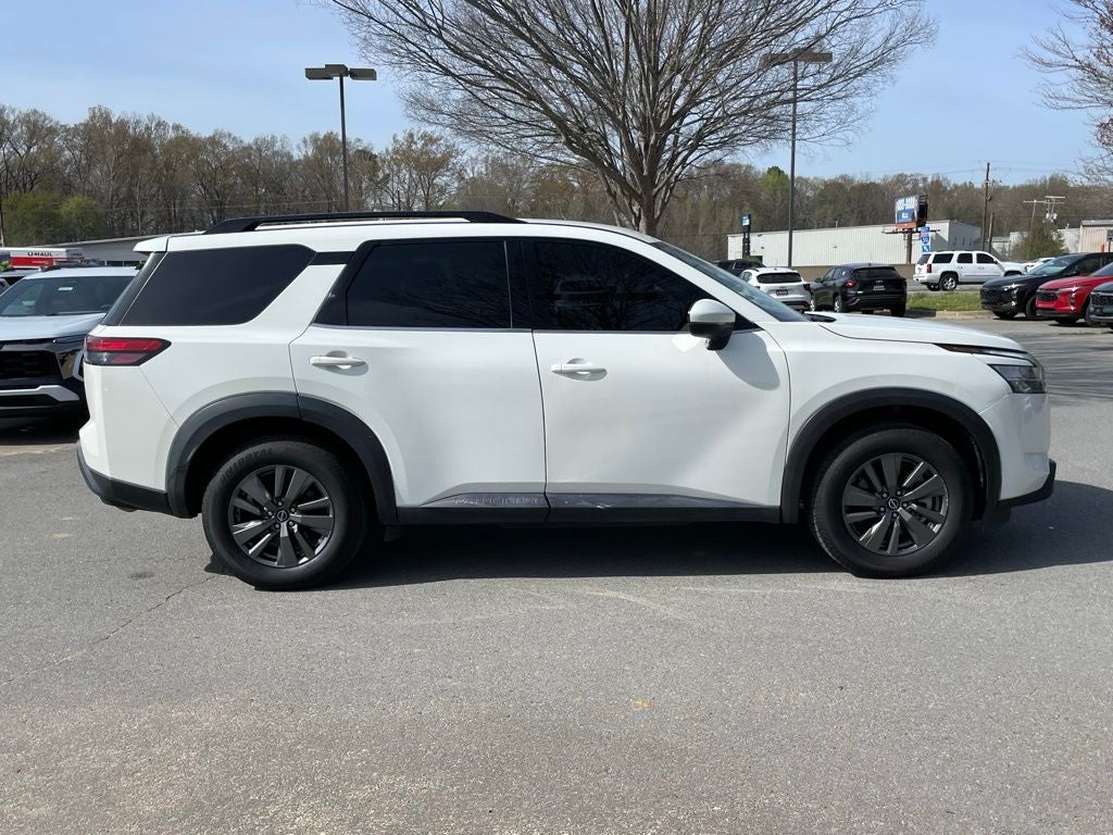2022 Nissan Pathfinder SV 1-Owner / NissanConnect featuring Apple CarPlay an