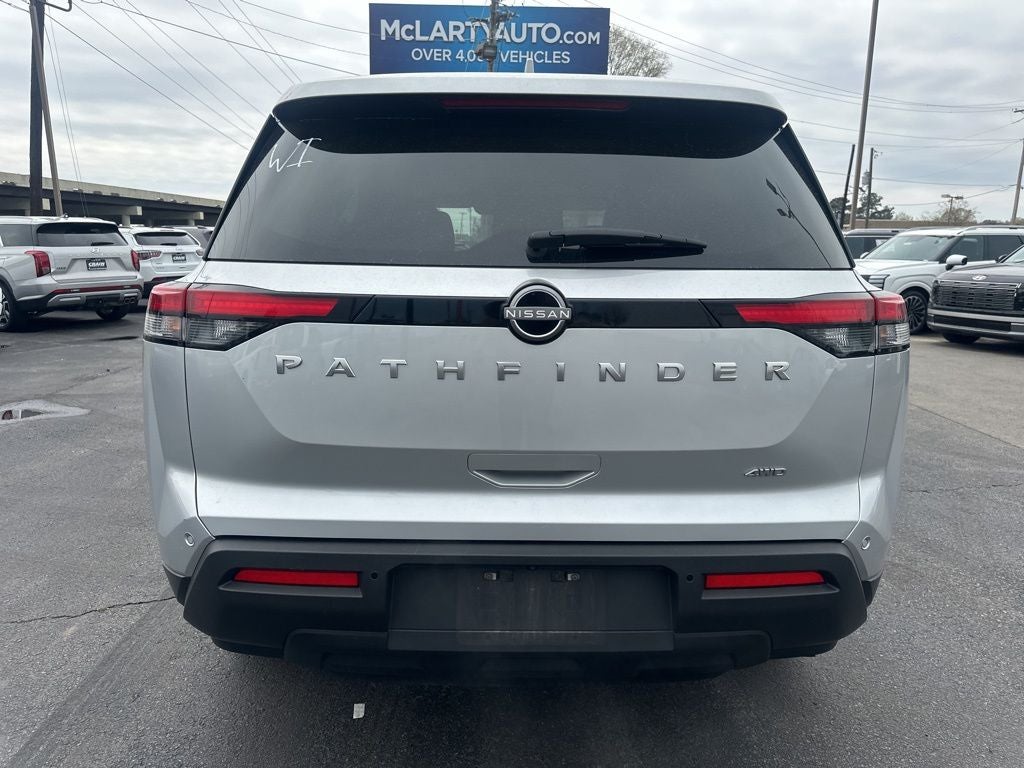 2025 Nissan Pathfinder SV