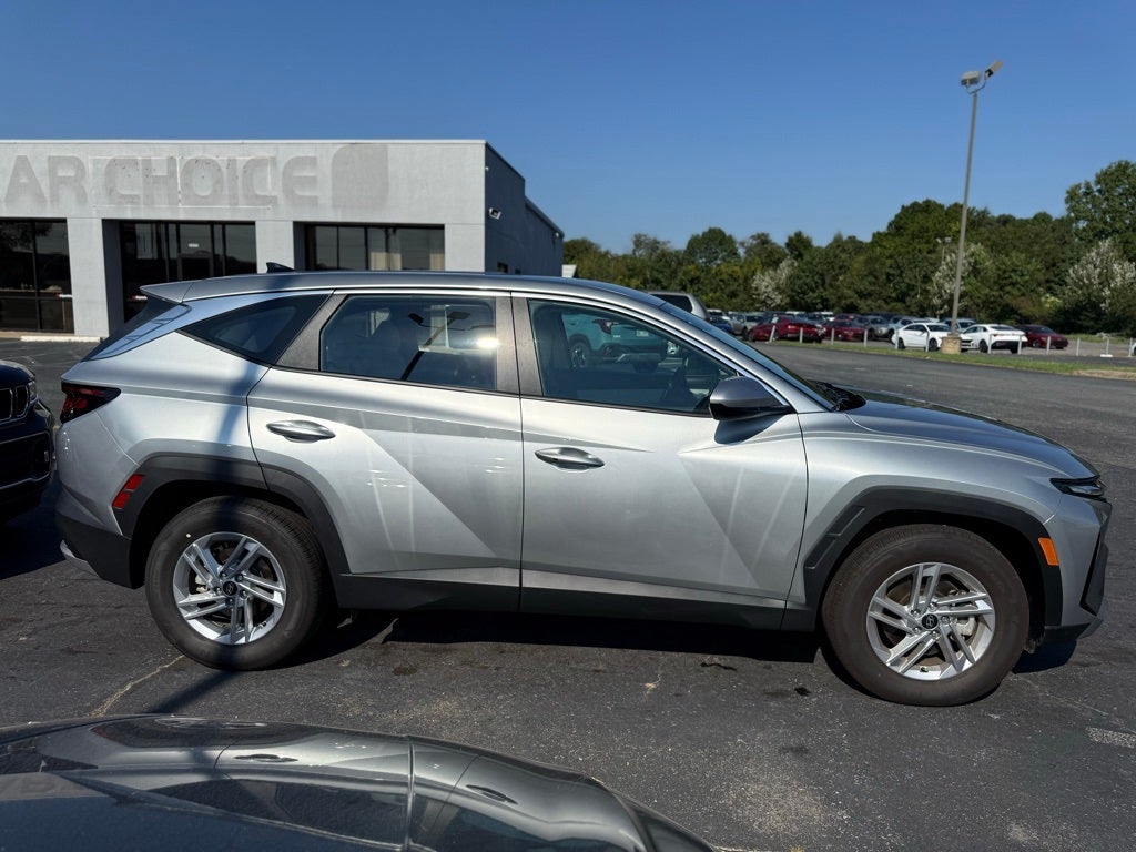 2025 Hyundai TUCSON SE FWD