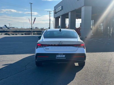 2025 Hyundai ELANTRA SE