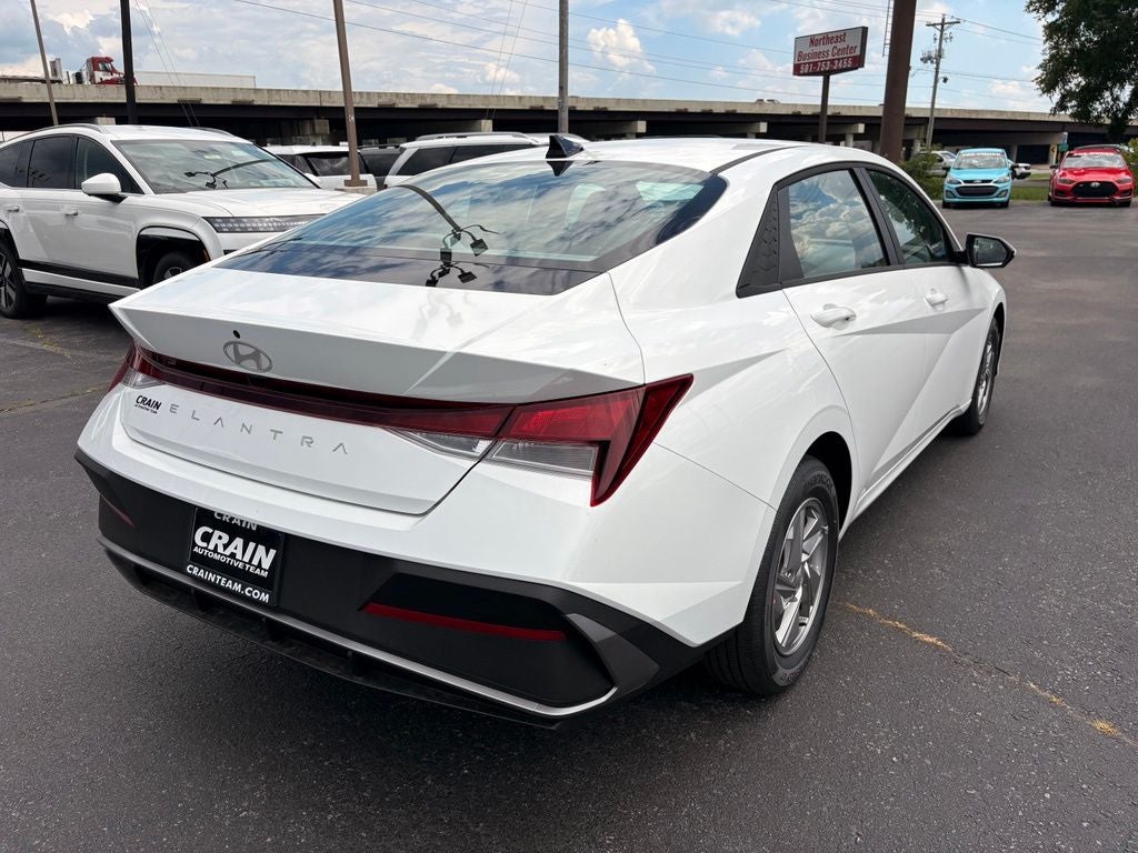 2026 Hyundai ELANTRA SE