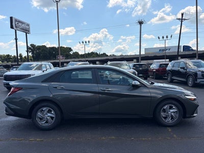 2026 Hyundai ELANTRA SE