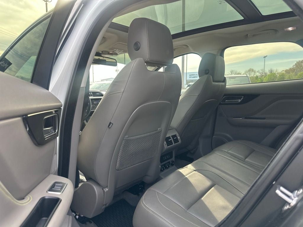 2018 Jaguar F-PACE 35t R-Sport Clean Carfax / Navigation / Power Sunroof / Power